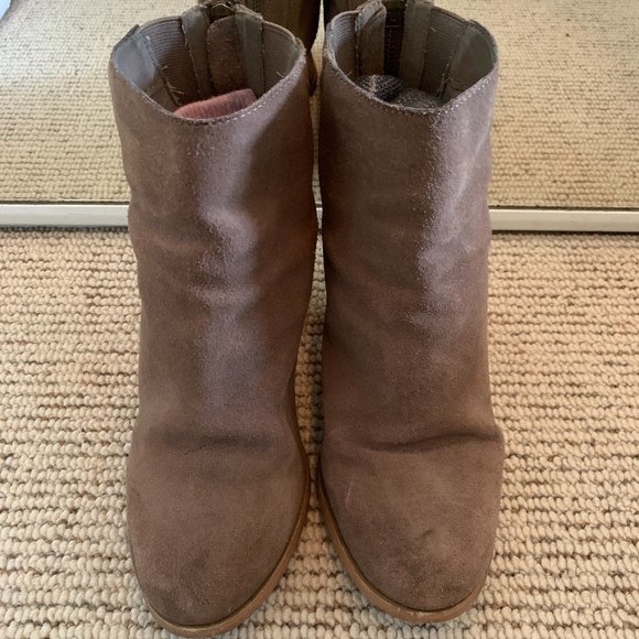 Urban Outfitters Booties - Picture 2 of 3